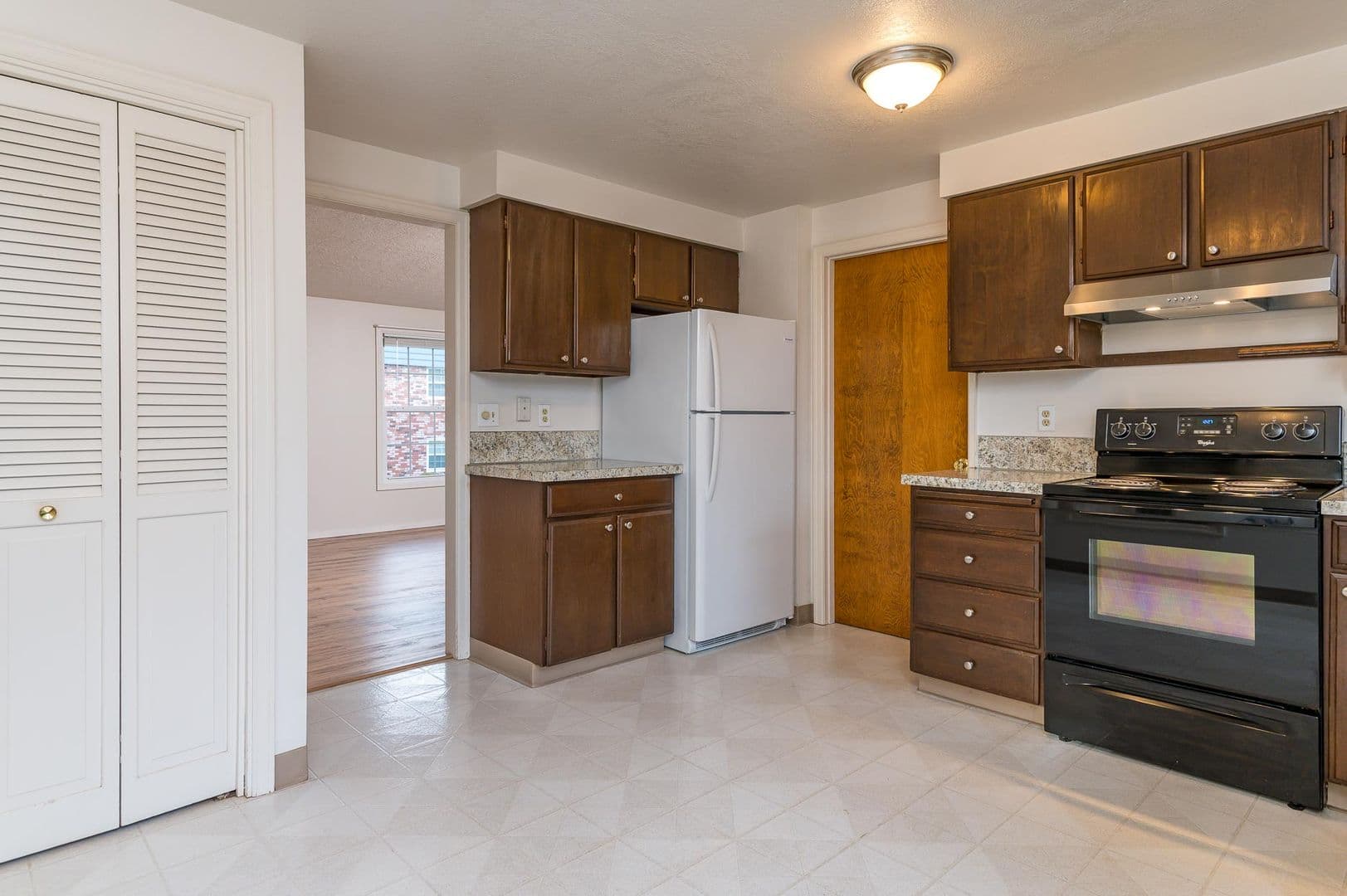 Gresham Apartment: 890 NW Division