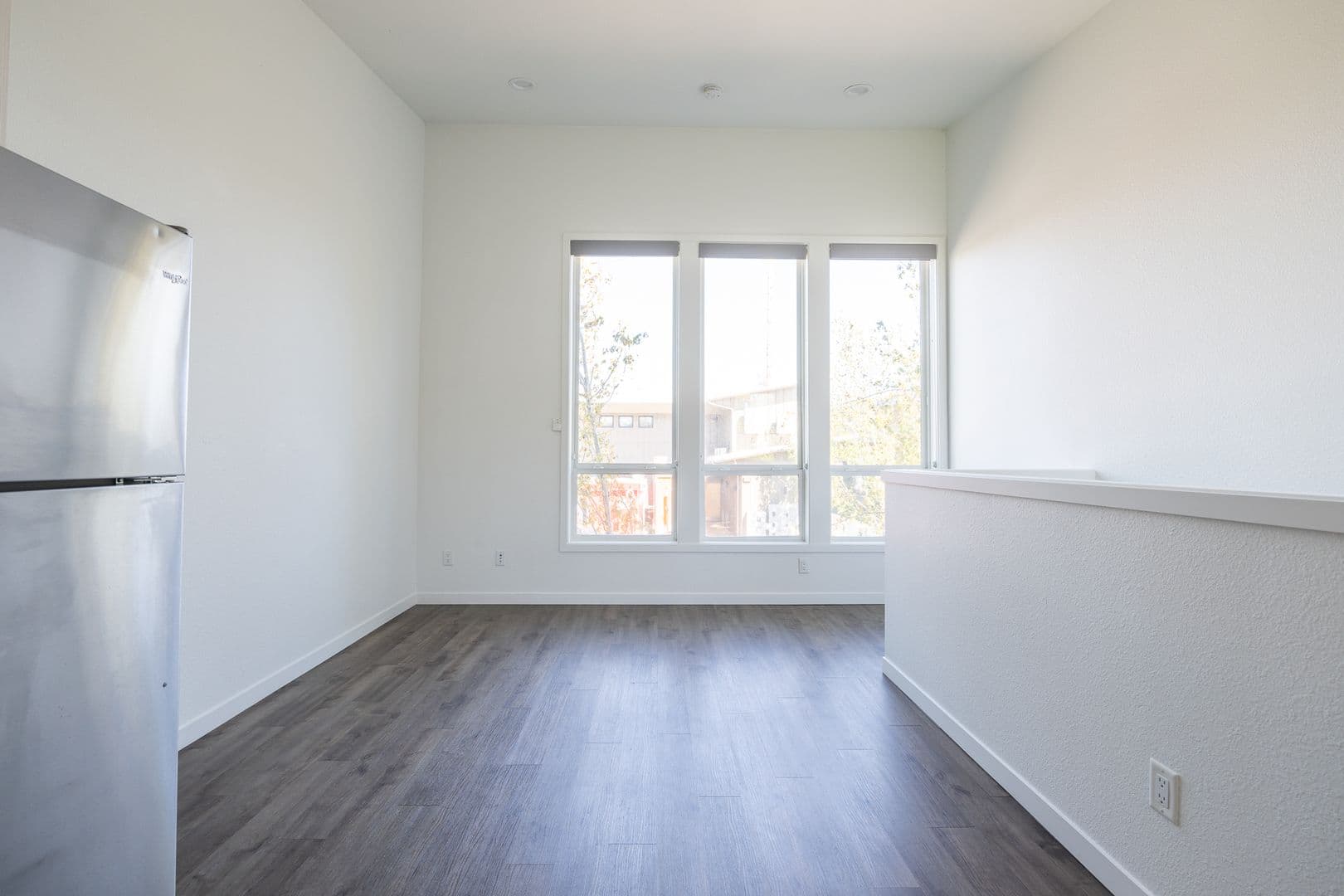 Portland Apartment: 6056 SE 93rd Ave