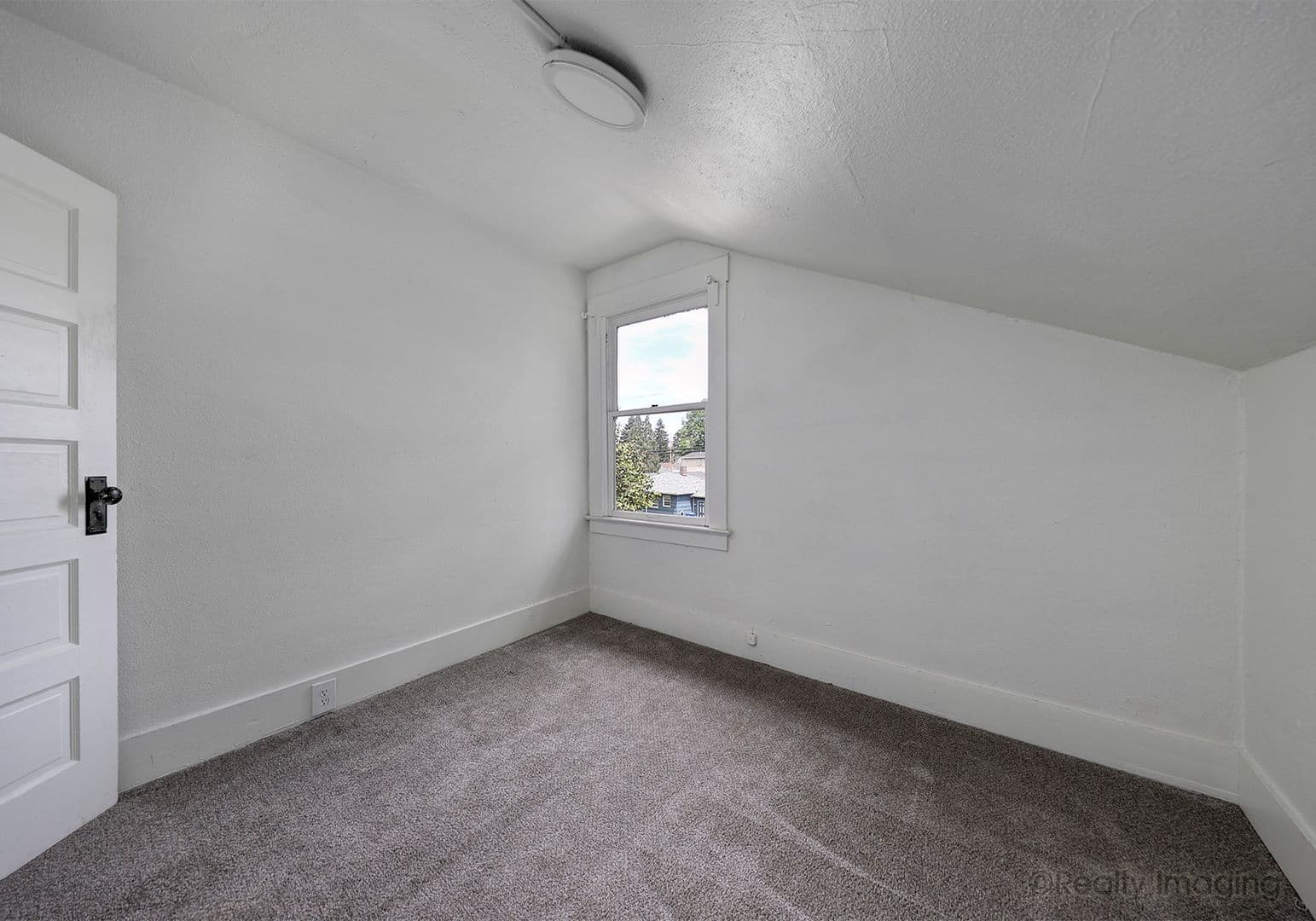 Portland Apartment: 6015-6017 SE 99th Ave