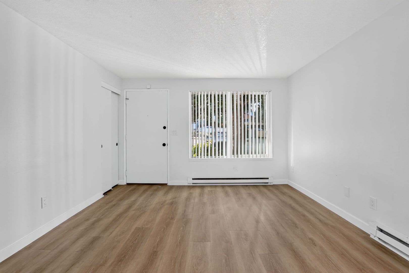 Sandy Apartment: 17170 Beers Ave