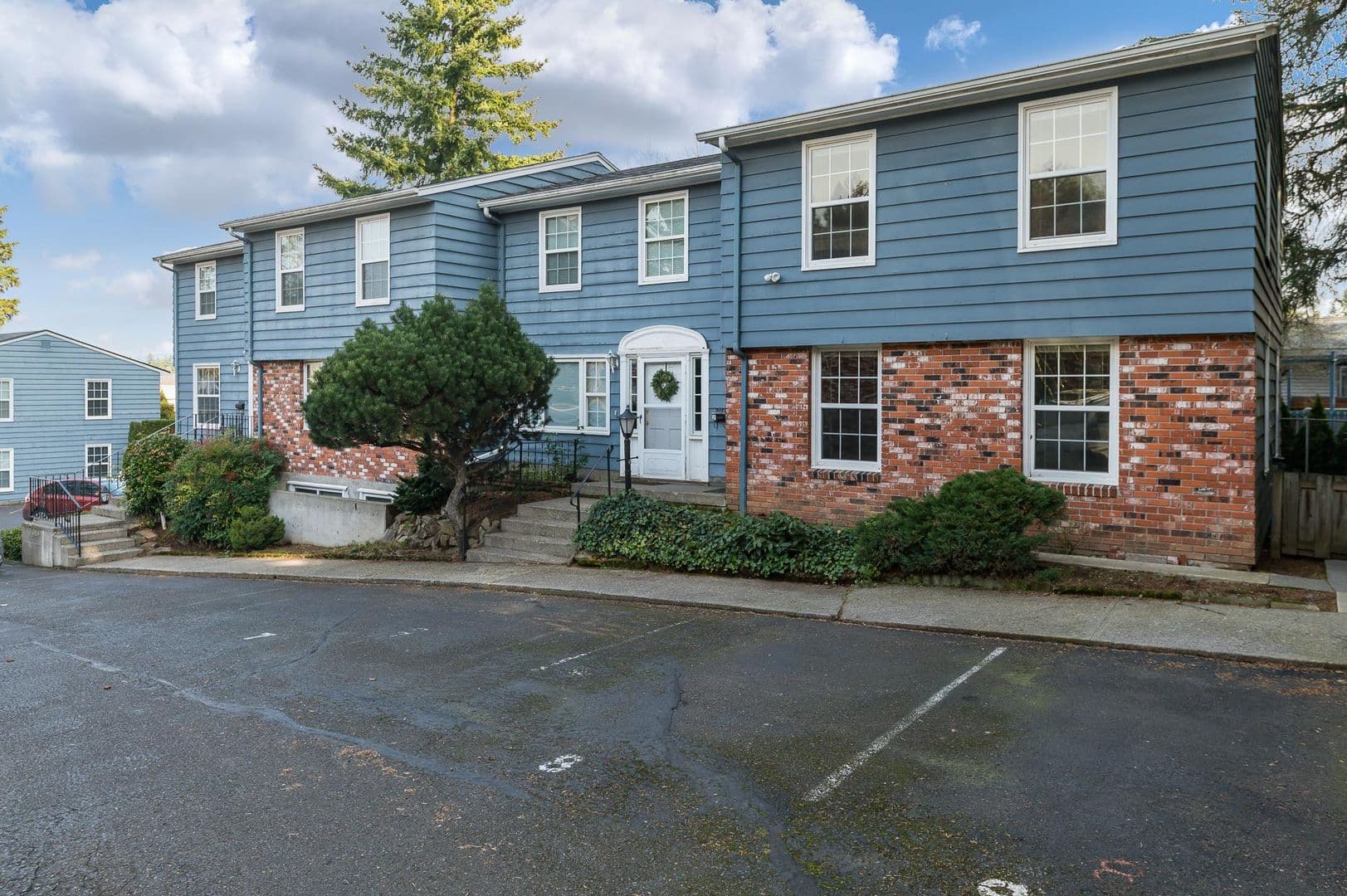 Gresham Apartment: 890 NW Division