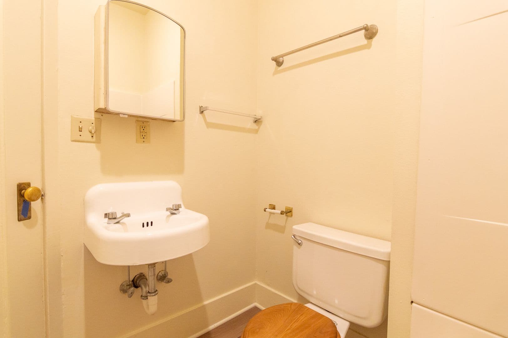 PORTLAND Apartment: 2401 NE MLK JR BLVD