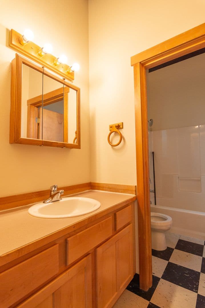 Portland Apartment: 2808 NE MLK Jr Blvd