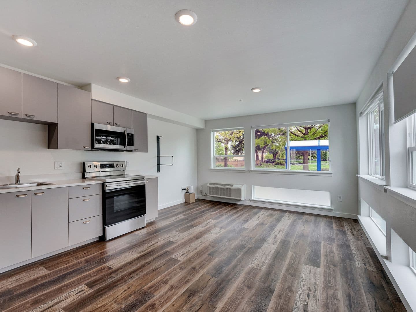 Portland Apartment: 5111 SE Woodstock