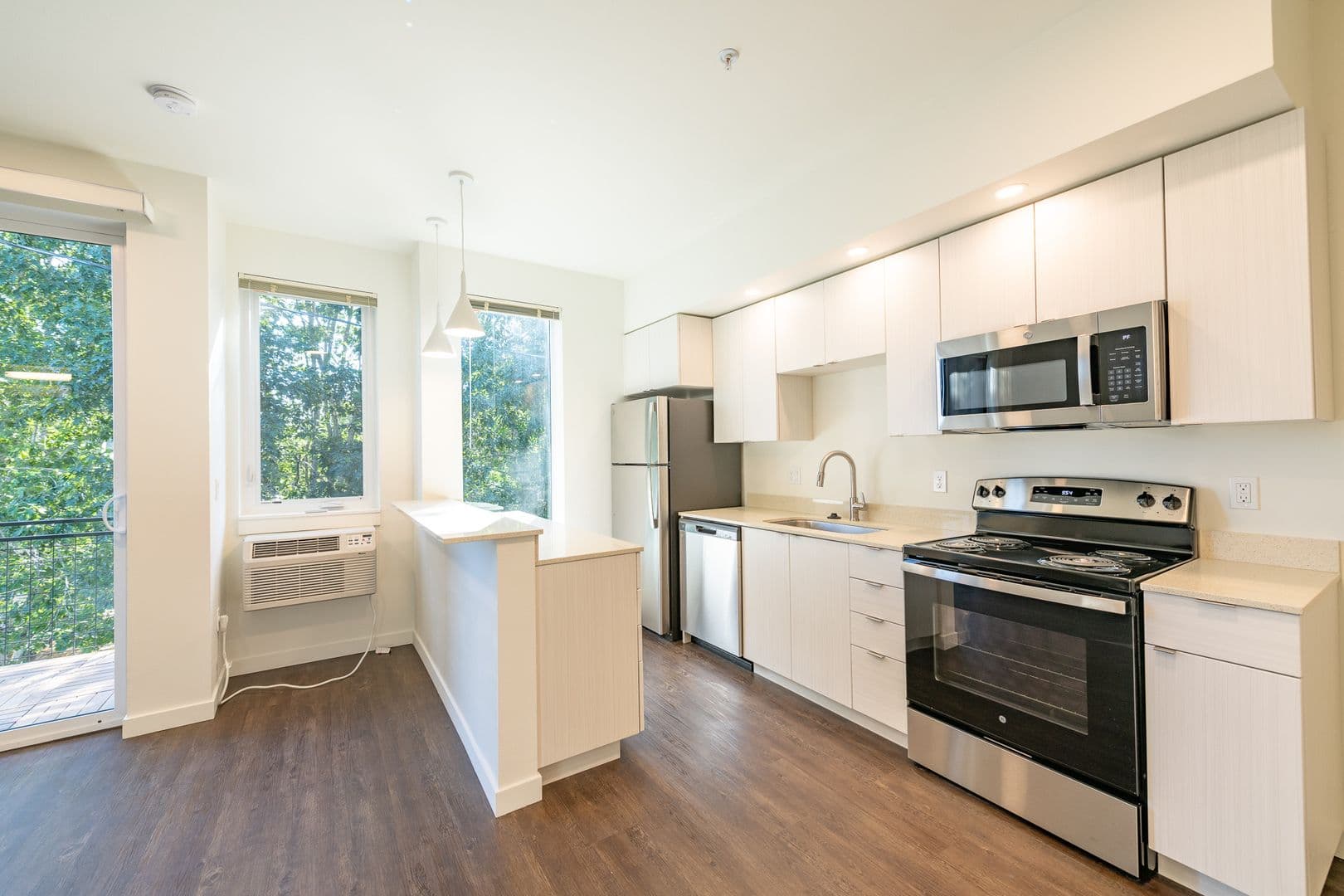 Portland Apartment: 831 NE 29th