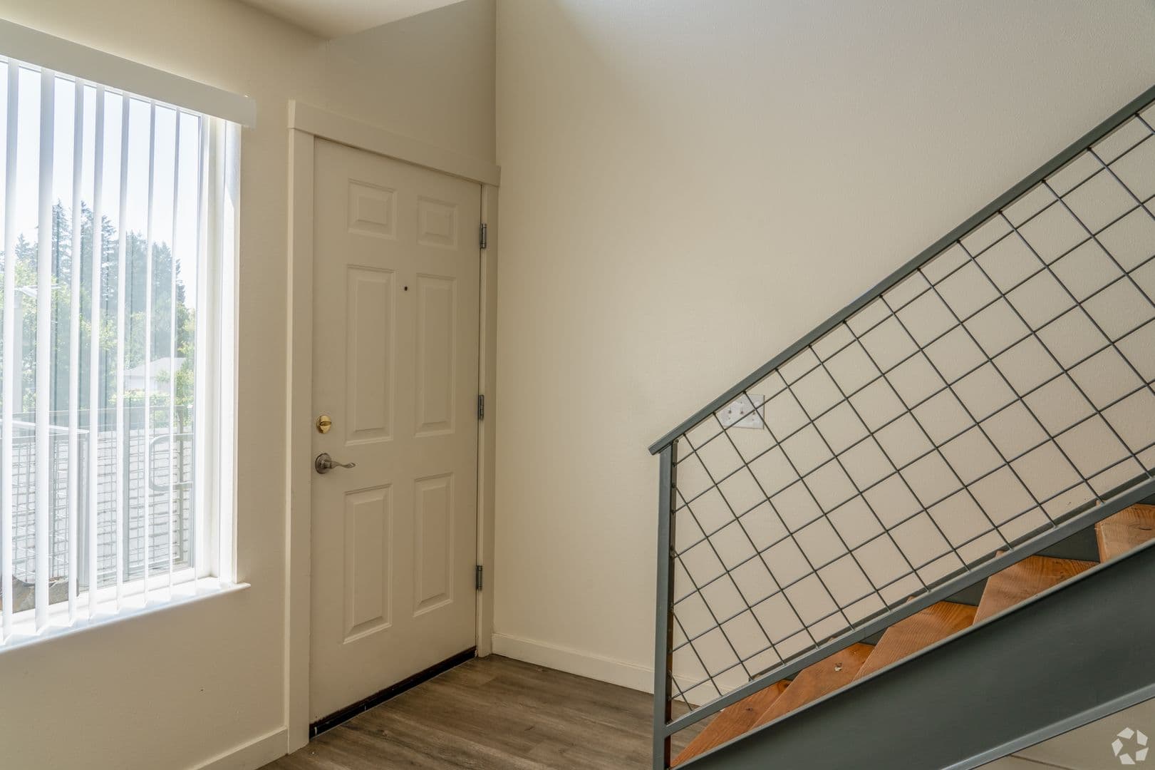 Portland Apartment: 14232 E Burnside