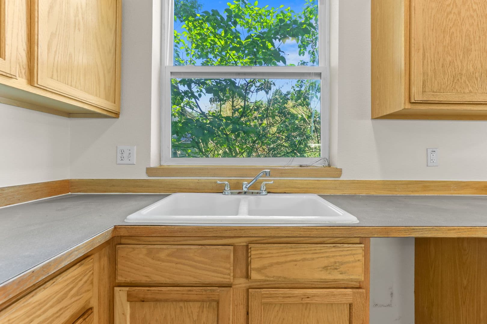 Portland Apartment: 2020 NE Rodney