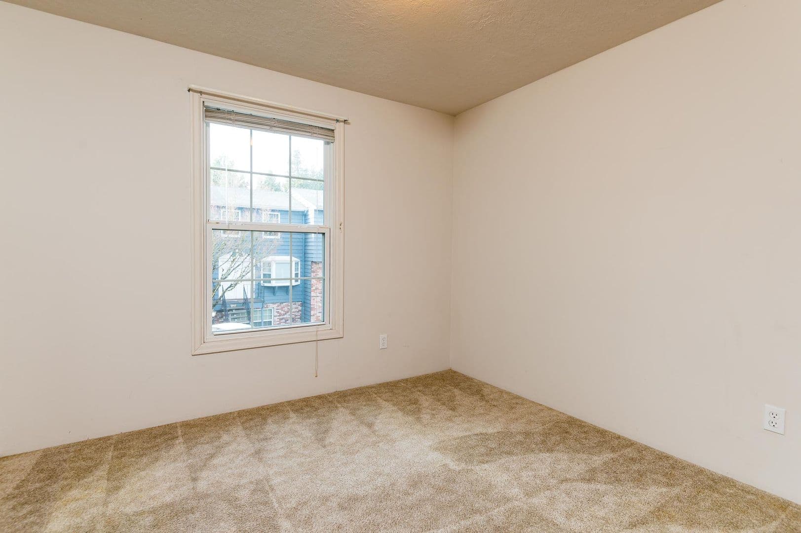 Gresham Apartment: 890 NW Division