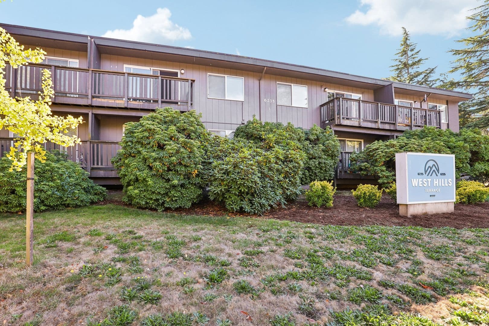 Portland Apartment: 6225-6235 SW Burlingame