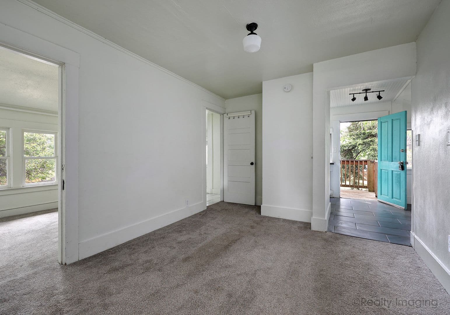 Portland Apartment: 6015-6017 SE 99th Ave