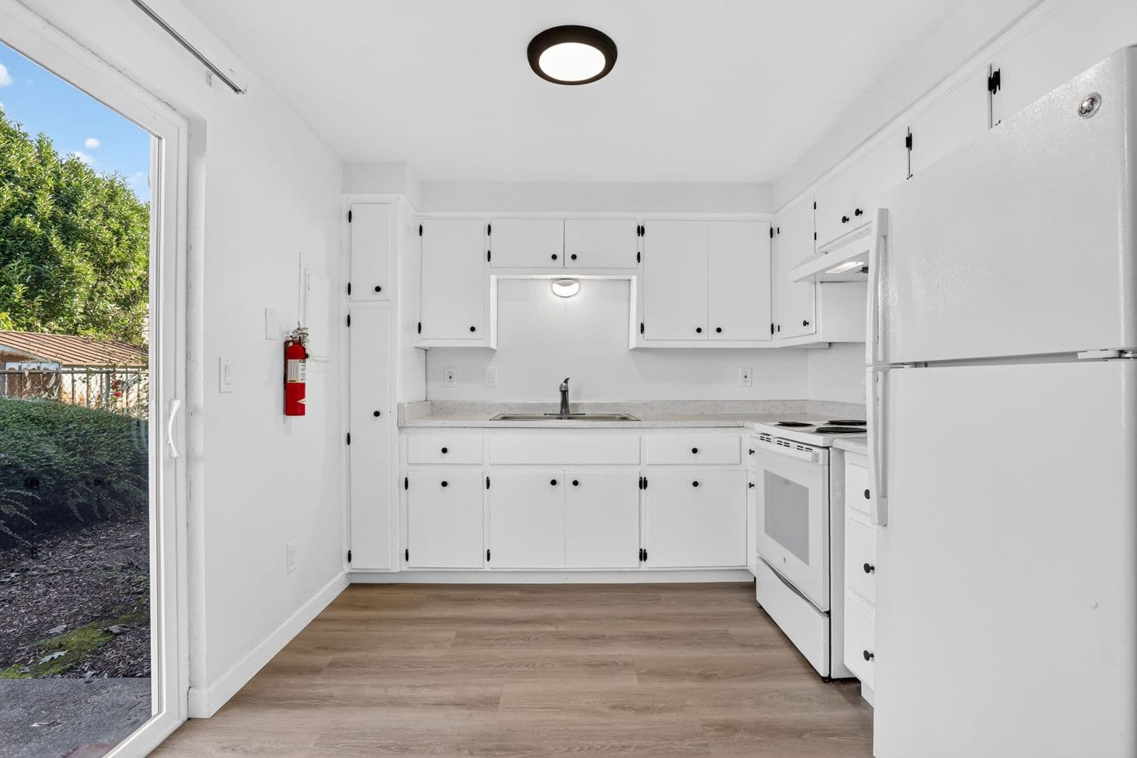 Sandy Apartment: 17170 Beers Ave