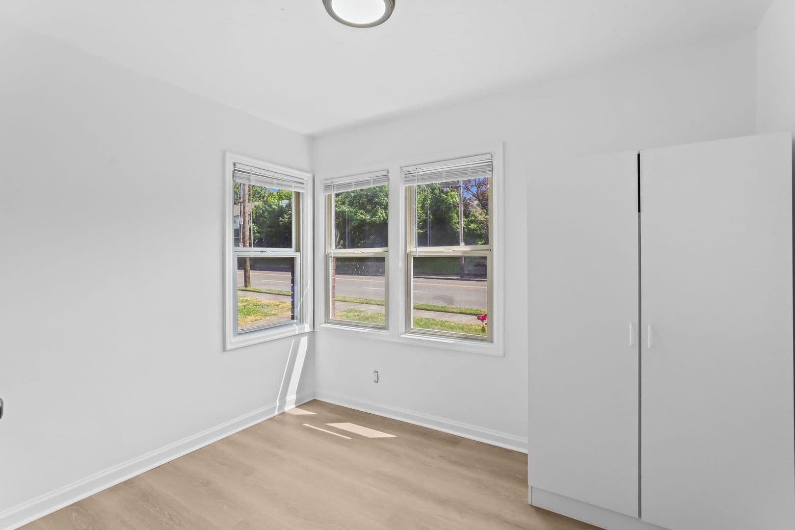 Portland Apartment: 4831-4841 E Burnside St