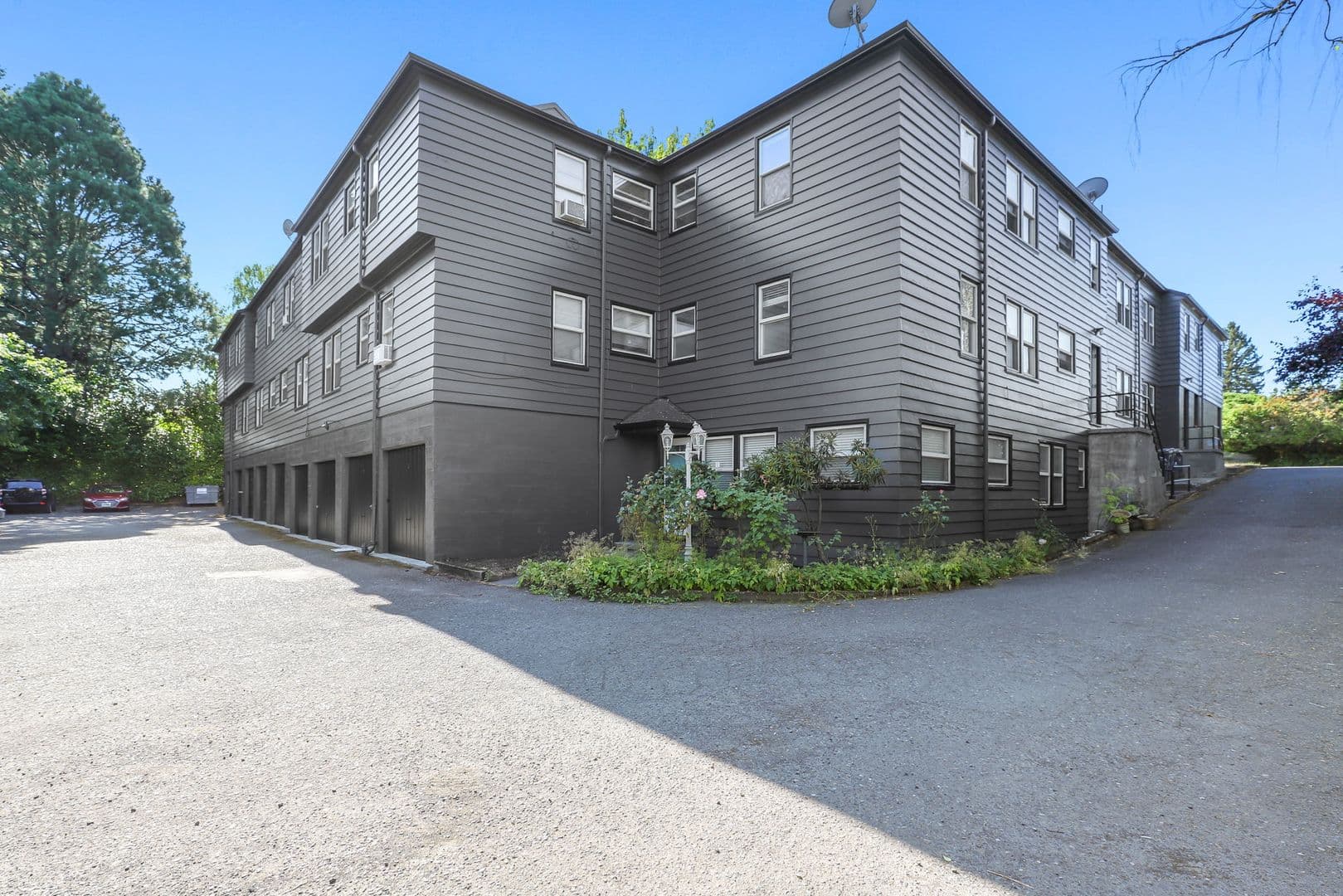 Portland Apartment: 4831-4841 E Burnside St