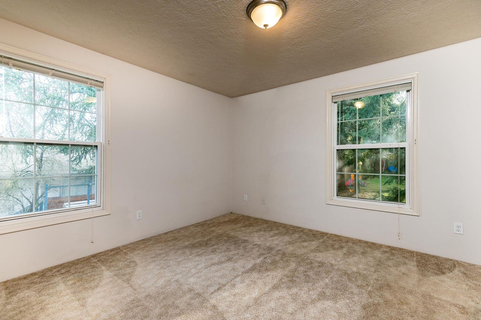 Gresham Apartment: 890 NW Division