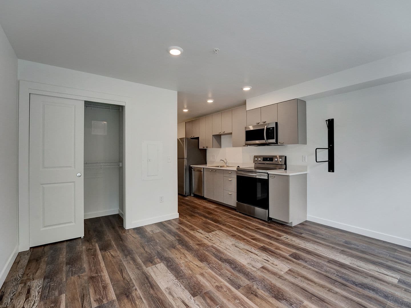 Portland Apartment: 5111 SE Woodstock