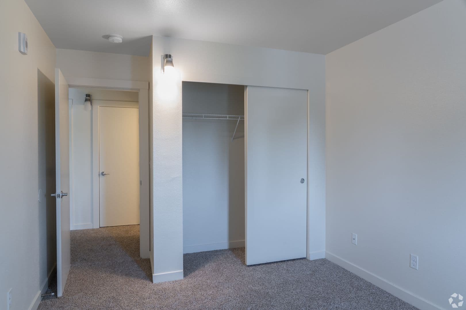 Portland Apartment: 14232 E Burnside