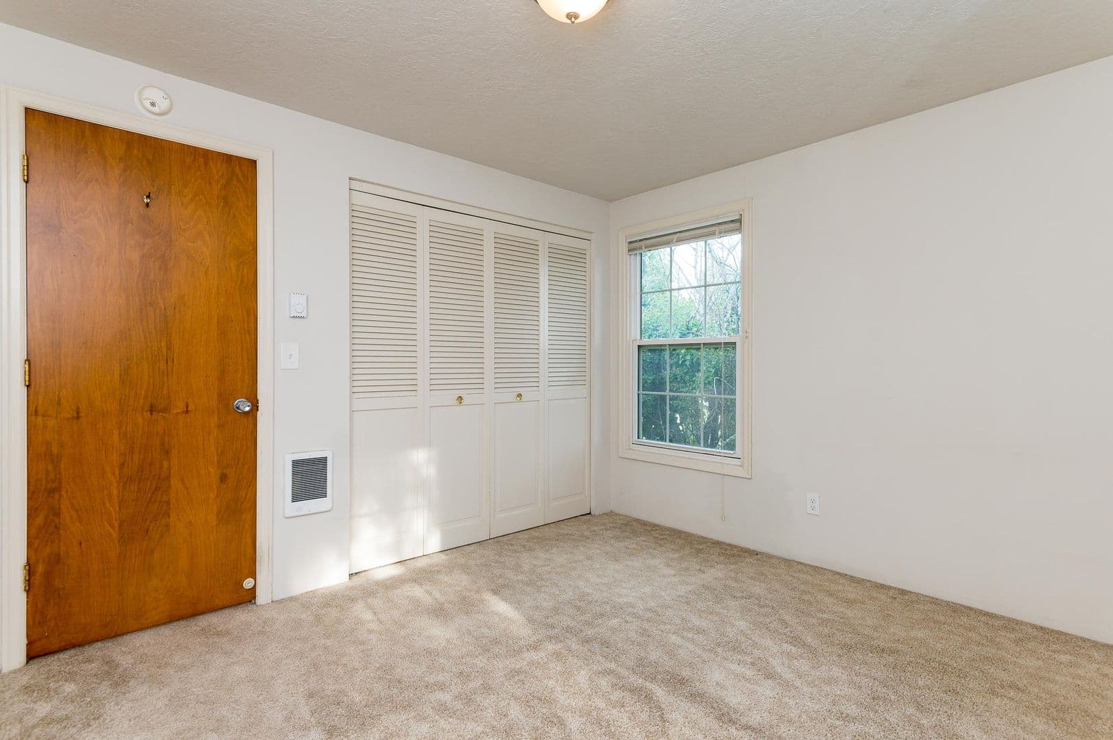 Gresham Apartment: 890 NW Division