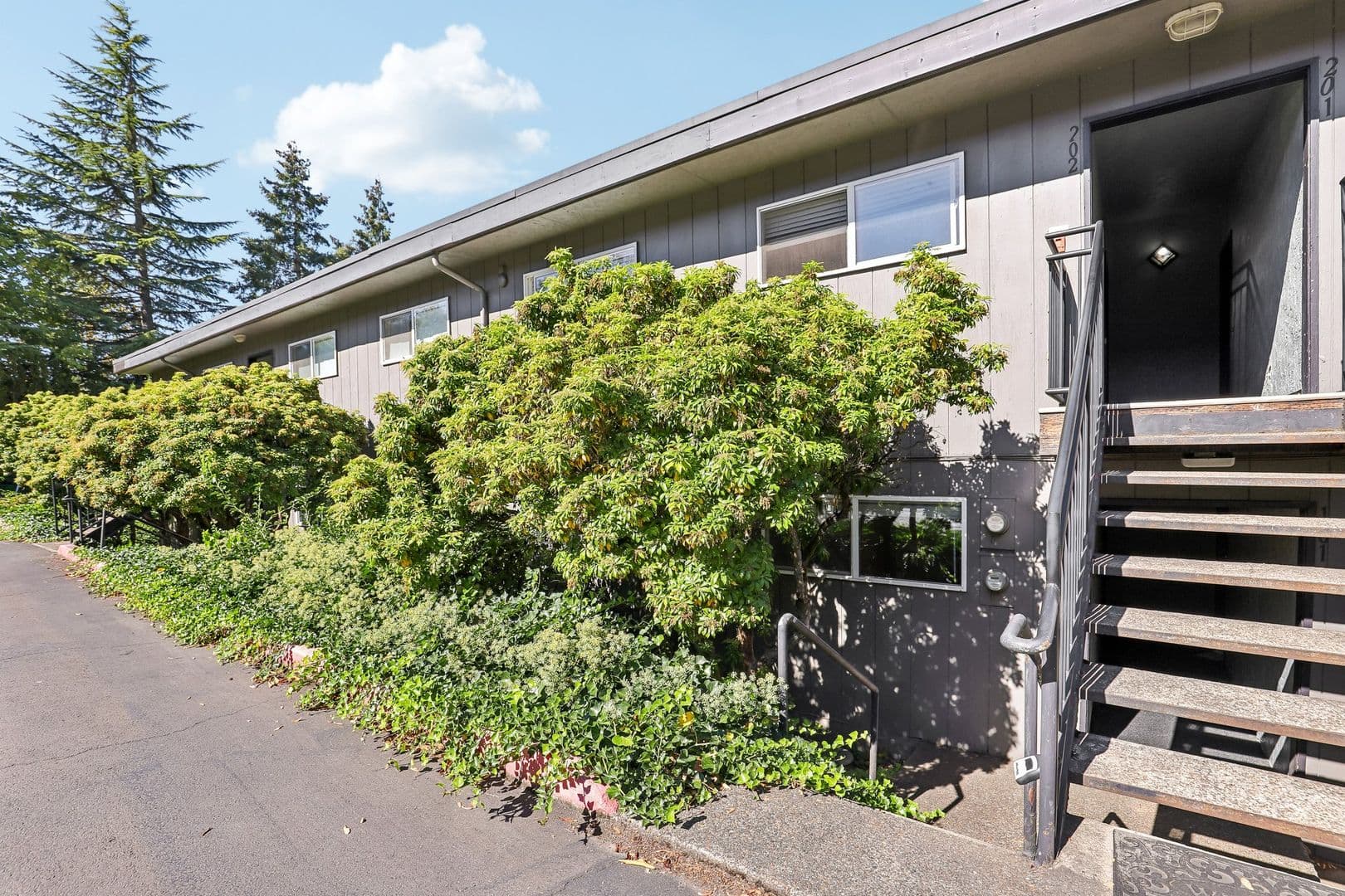 Portland Apartment: 6225-6235 SW Burlingame
