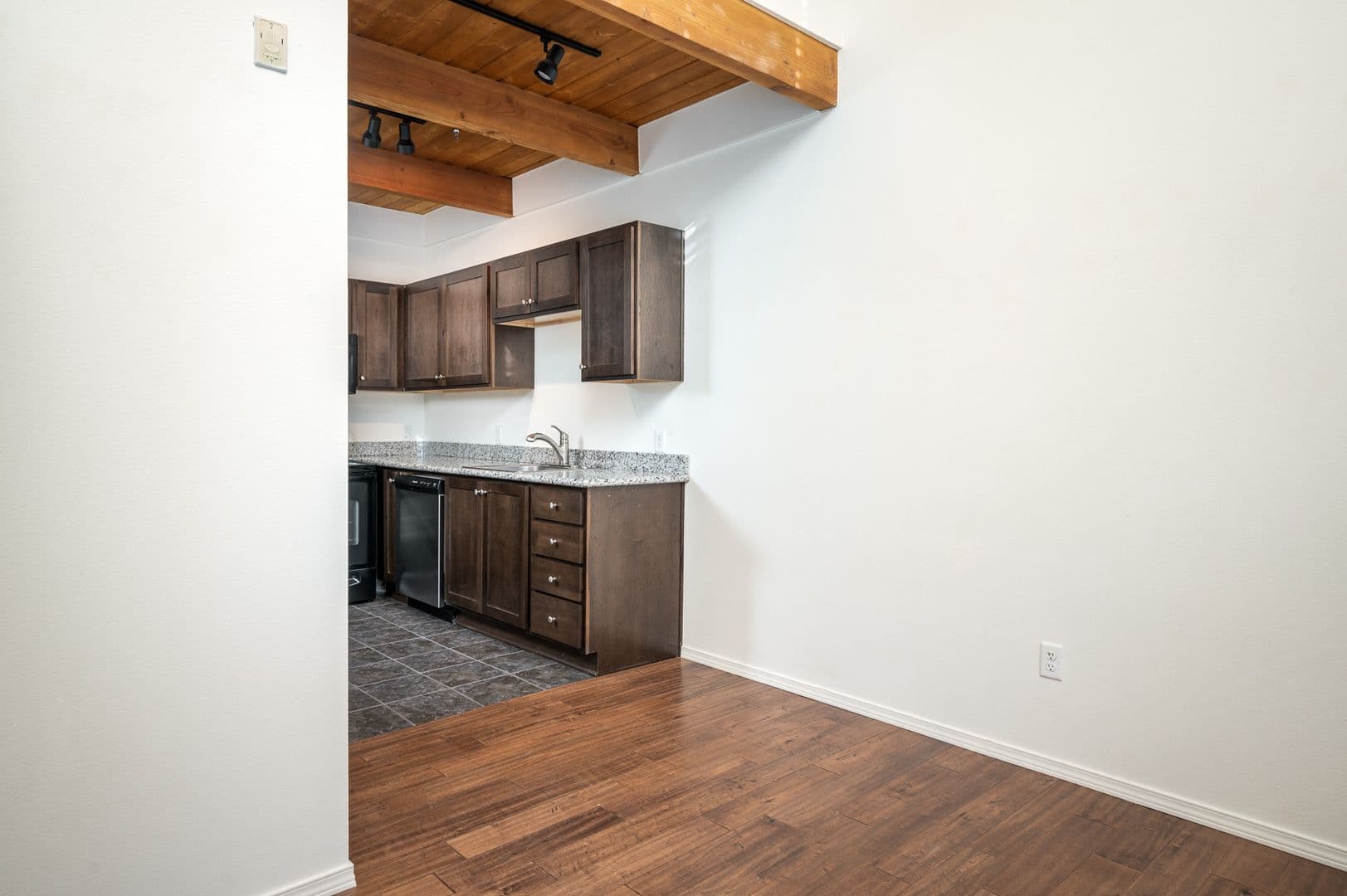 Portland Apartment: 455 NE 24th Ave