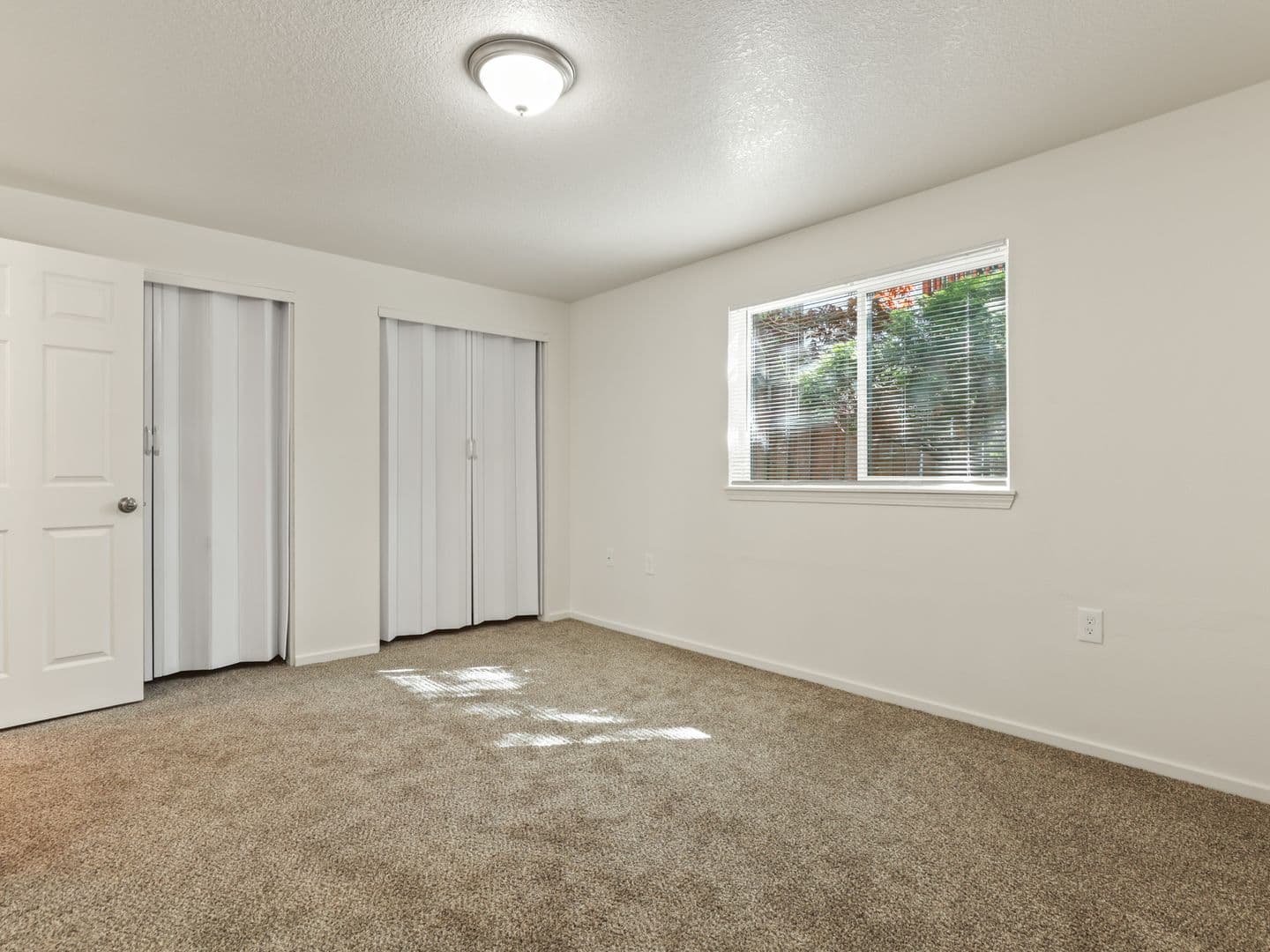 Portland Apartment: 13024 SE Tessa St