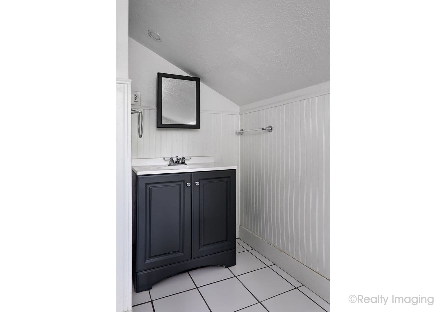Portland Apartment: 6015-6017 SE 99th Ave