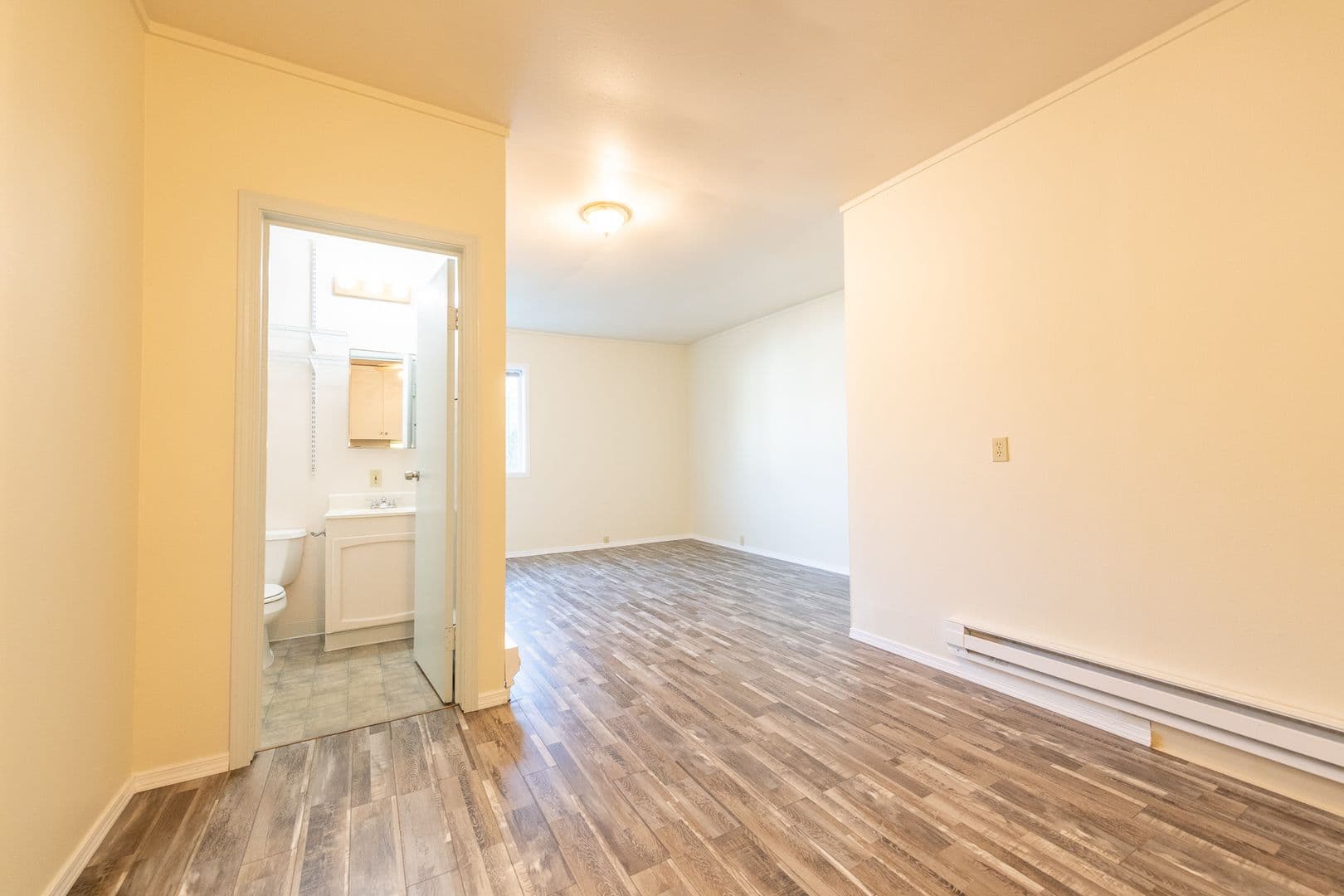Portland Apartment: 7202-7204 NE Glisan