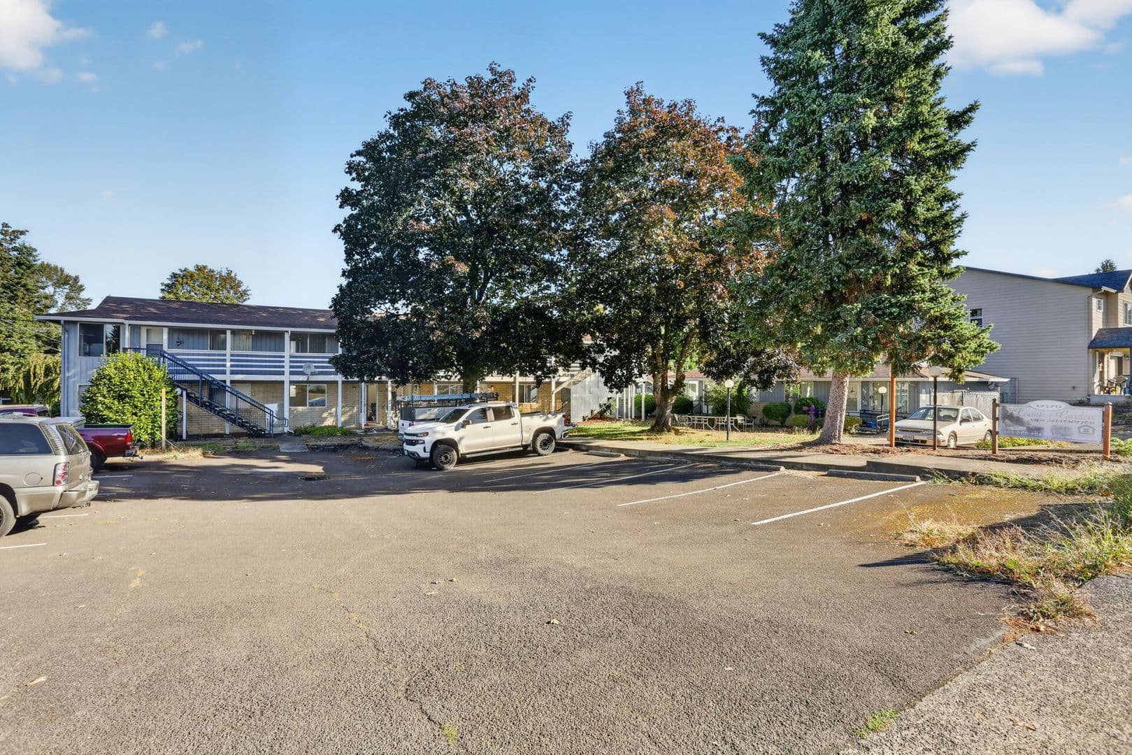Sandy Apartment: 17170 Beers Ave