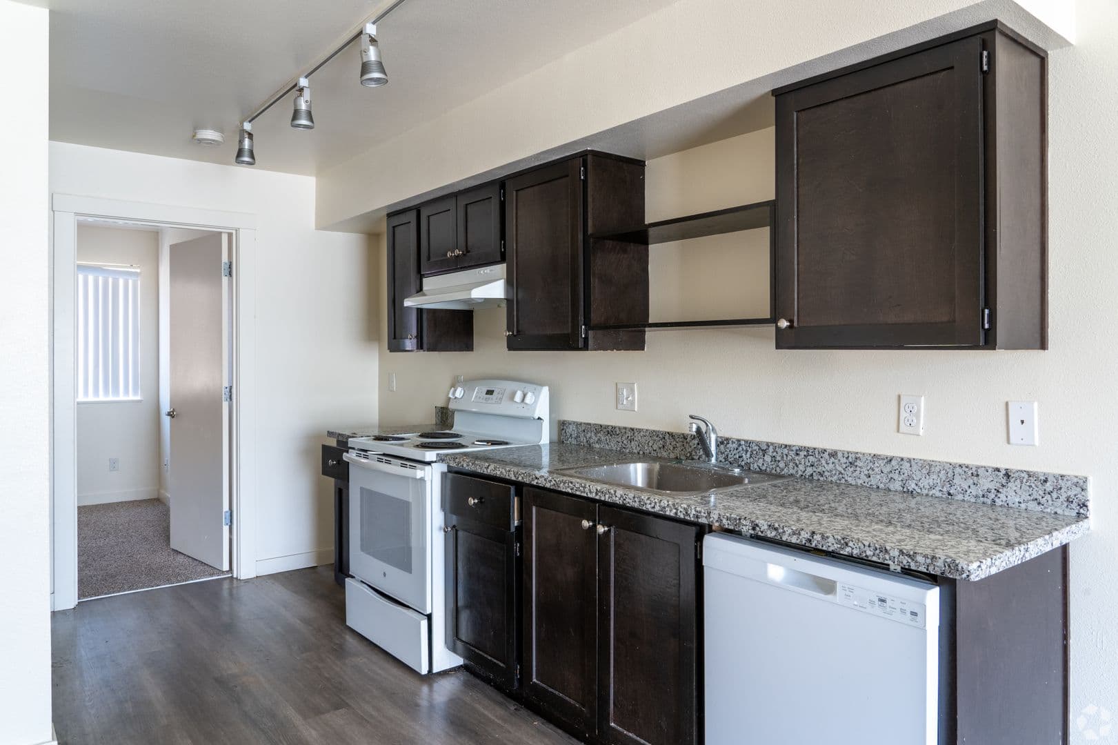 Portland Apartment: 14232 E Burnside
