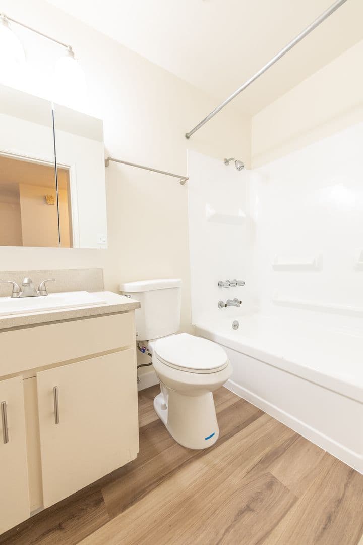Portland Apartment: 6225-6235 SW Burlingame