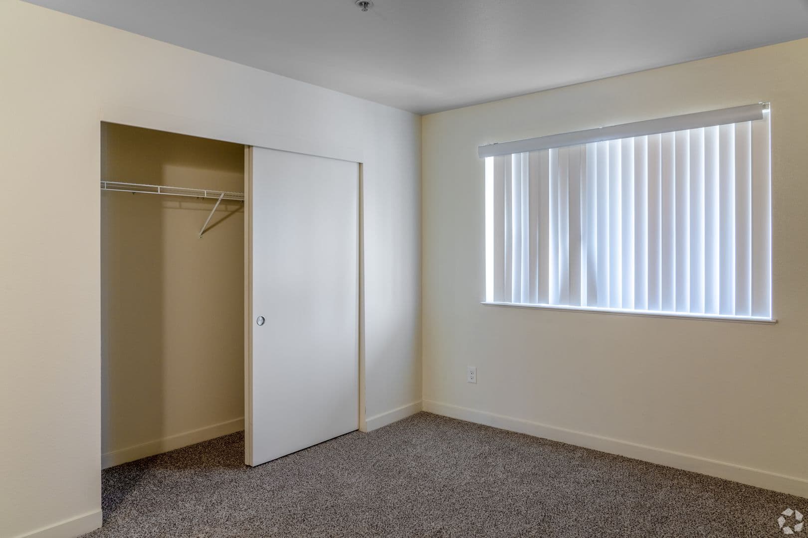 Portland Apartment: 14232 E Burnside