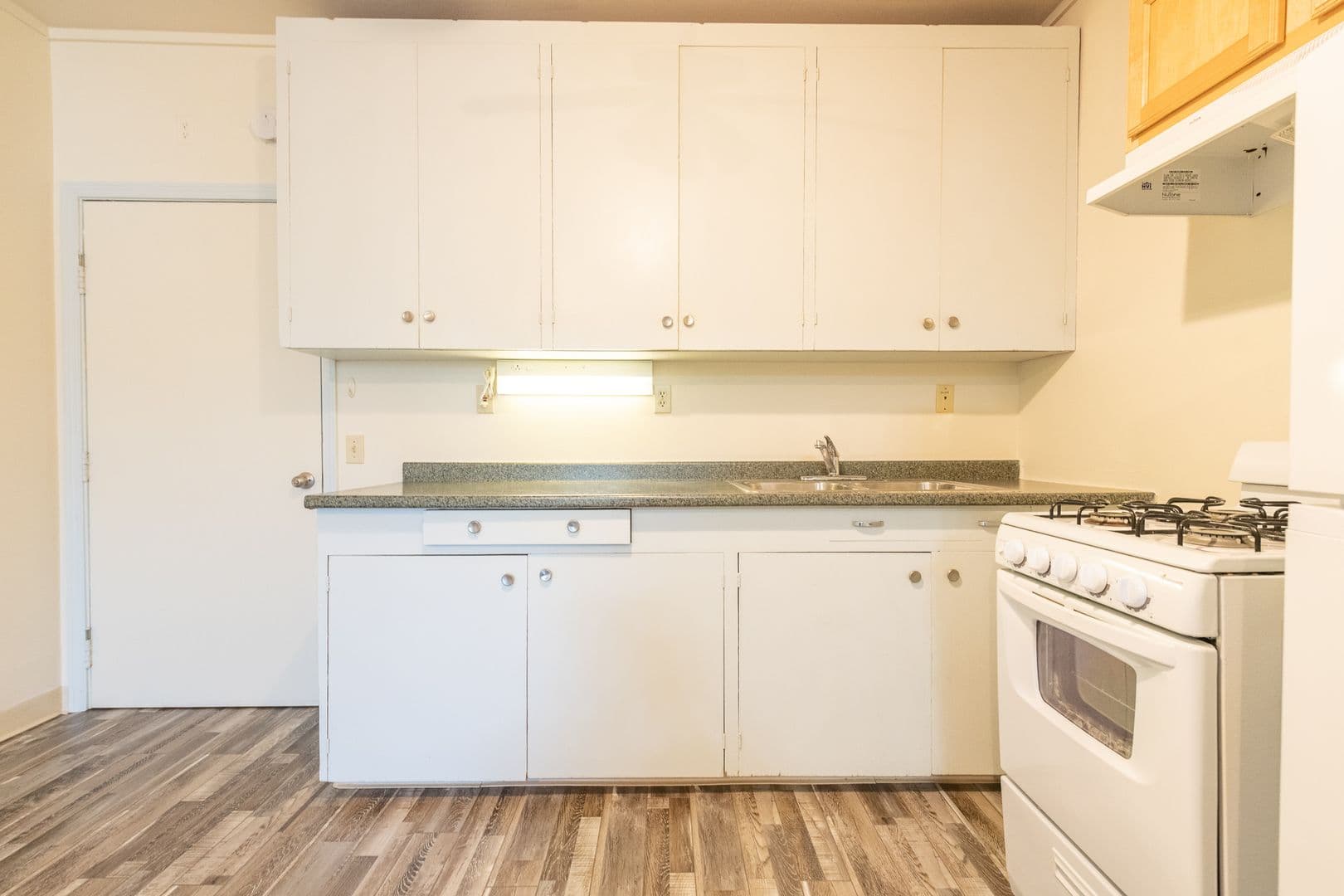 Portland Apartment: 7202-7204 NE Glisan