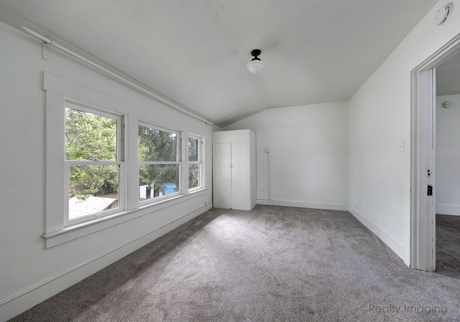 Portland Apartment: 6015-6017 SE 99th Ave