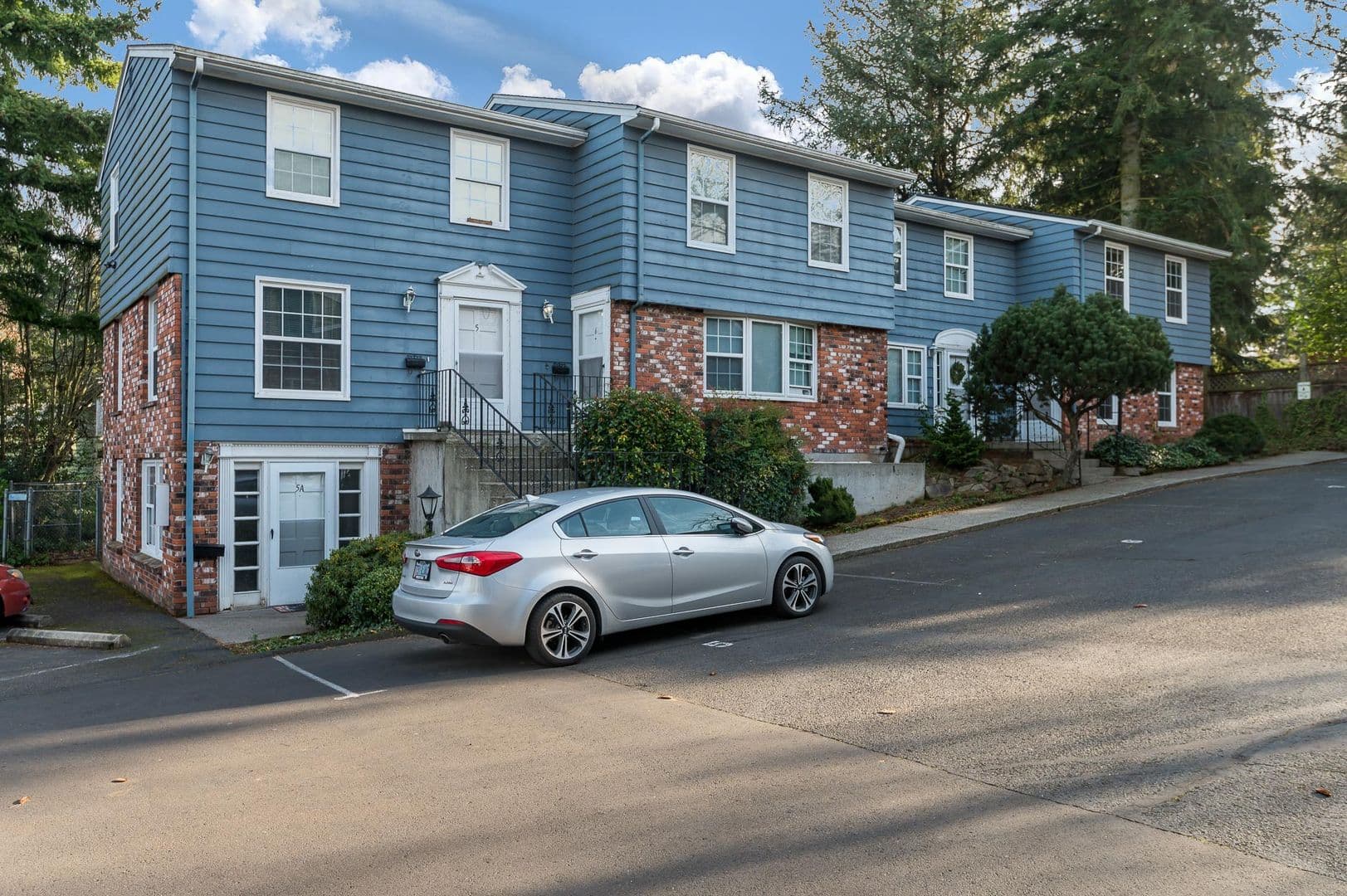 Gresham Apartment: 890 NW Division