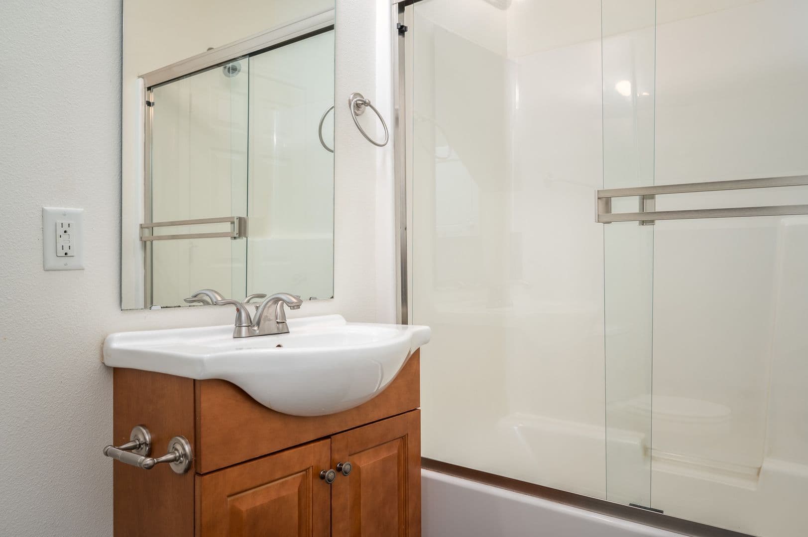 Portland Apartment: 455 NE 24th Ave