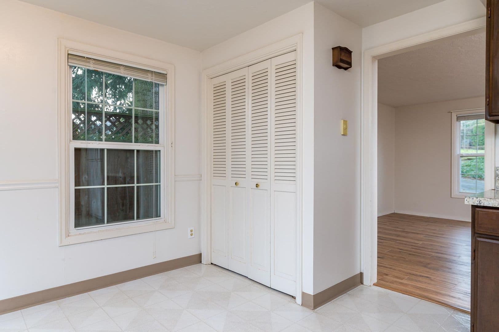 Gresham Apartment: 890 NW Division