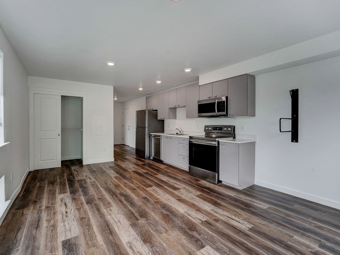 Portland Apartment: 5111 SE Woodstock
