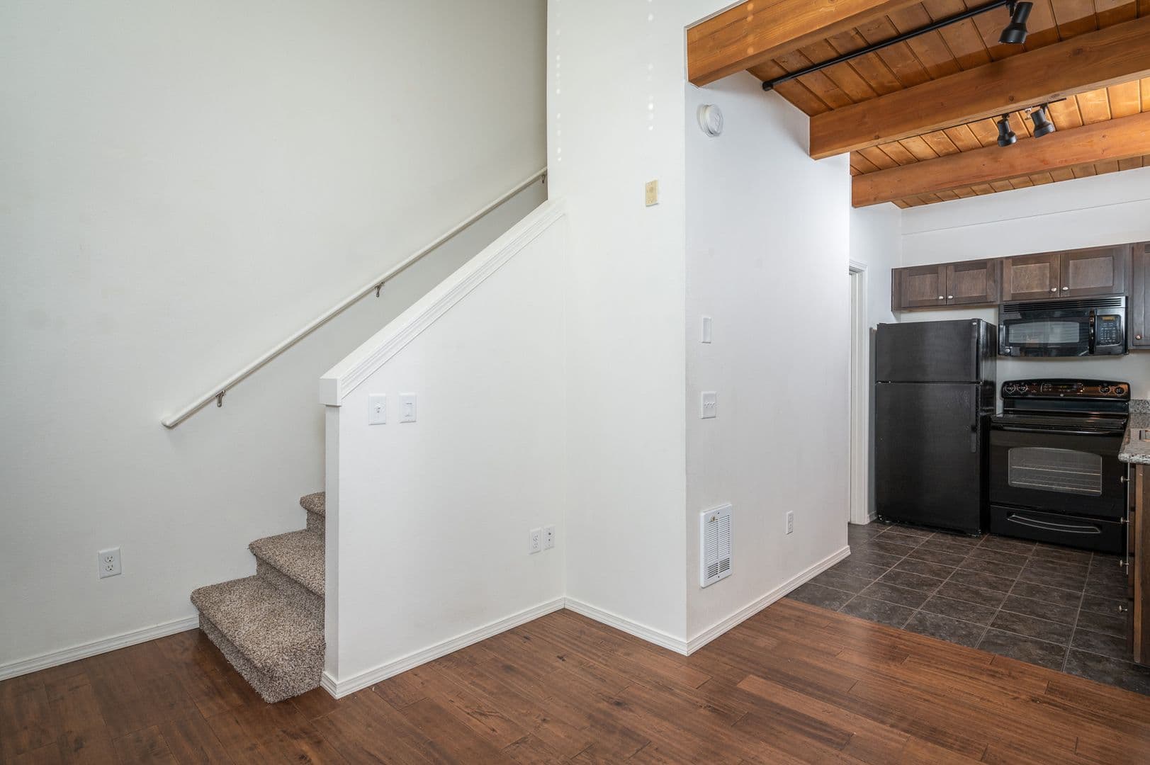 Portland Apartment: 455 NE 24th Ave
