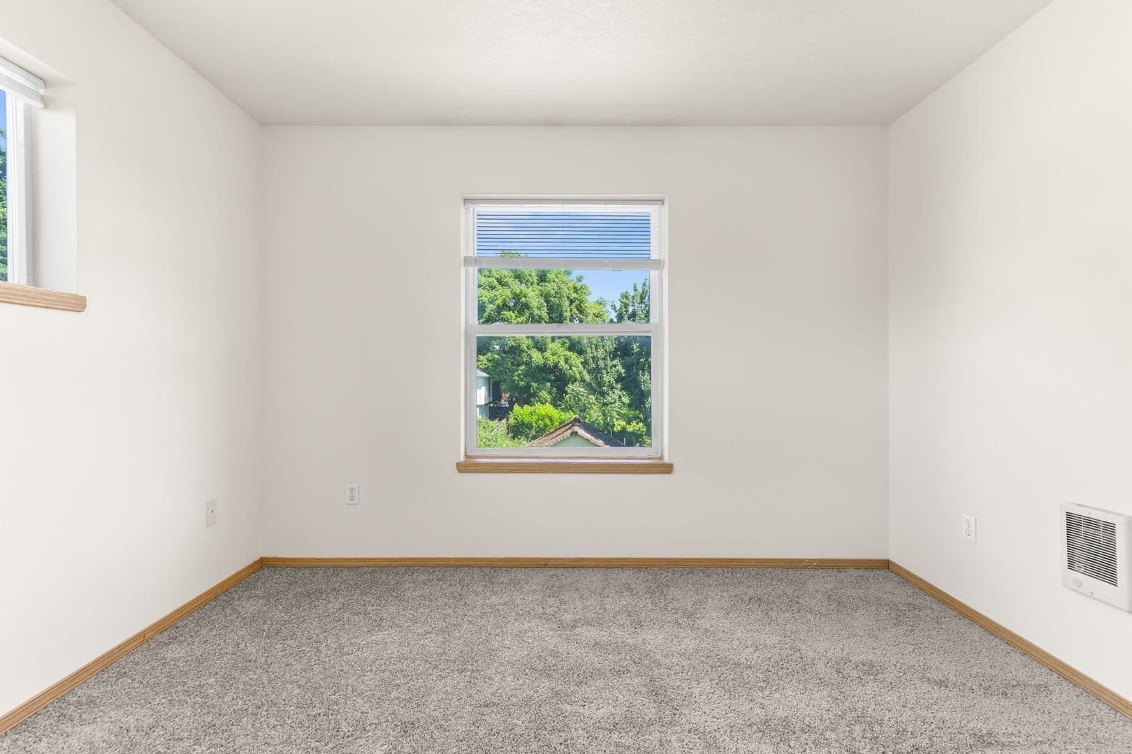 Portland Apartment: 2020 NE Rodney