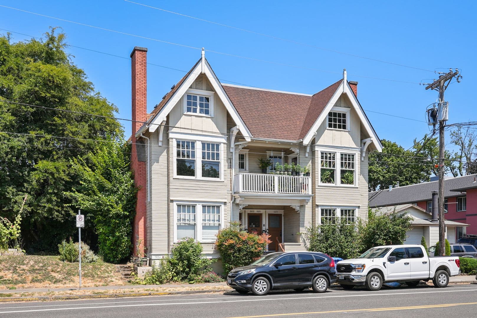 Portland Apartment: 2411-2417 NE Glisan
