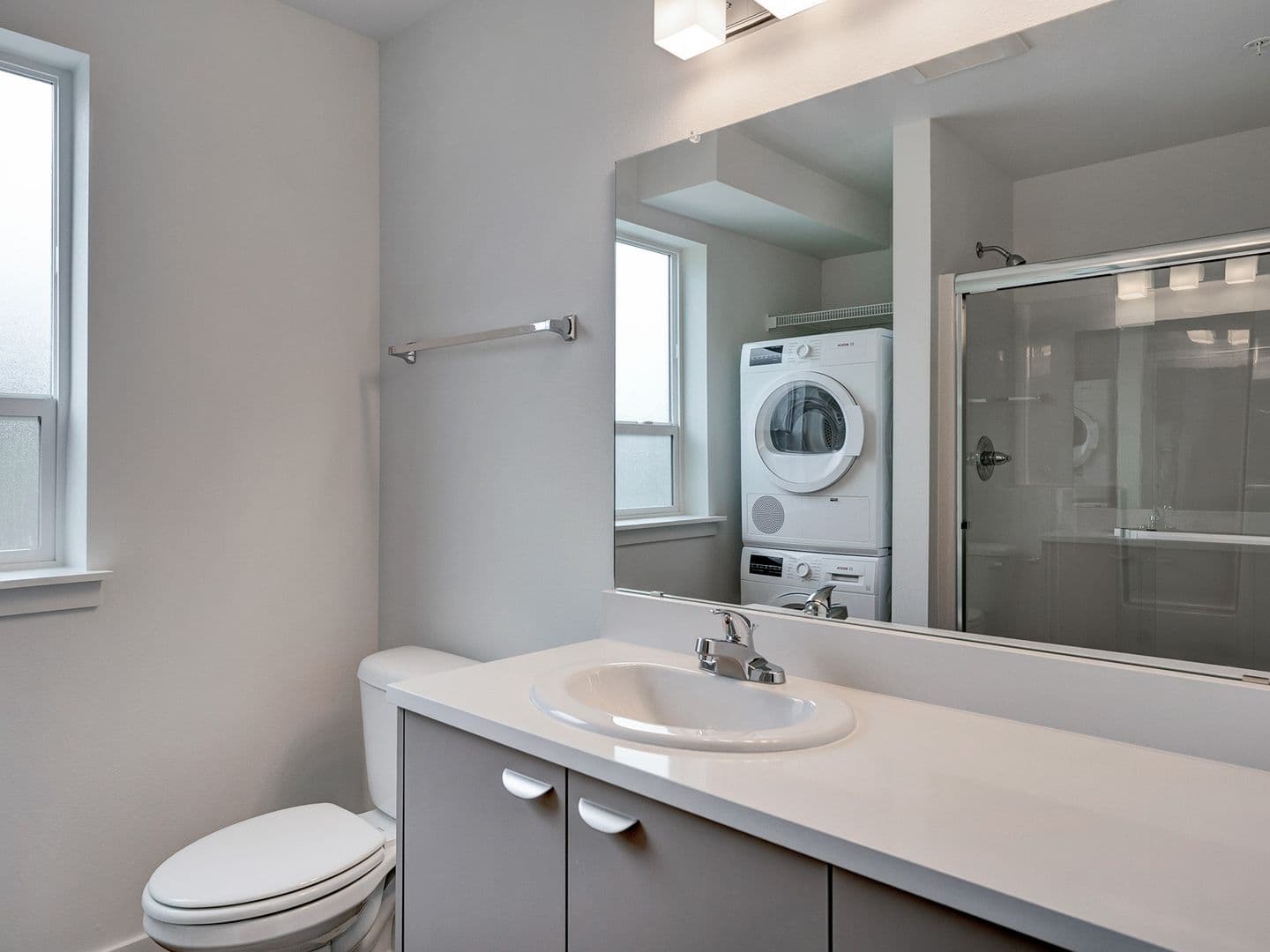 Portland Apartment: 5111 SE Woodstock