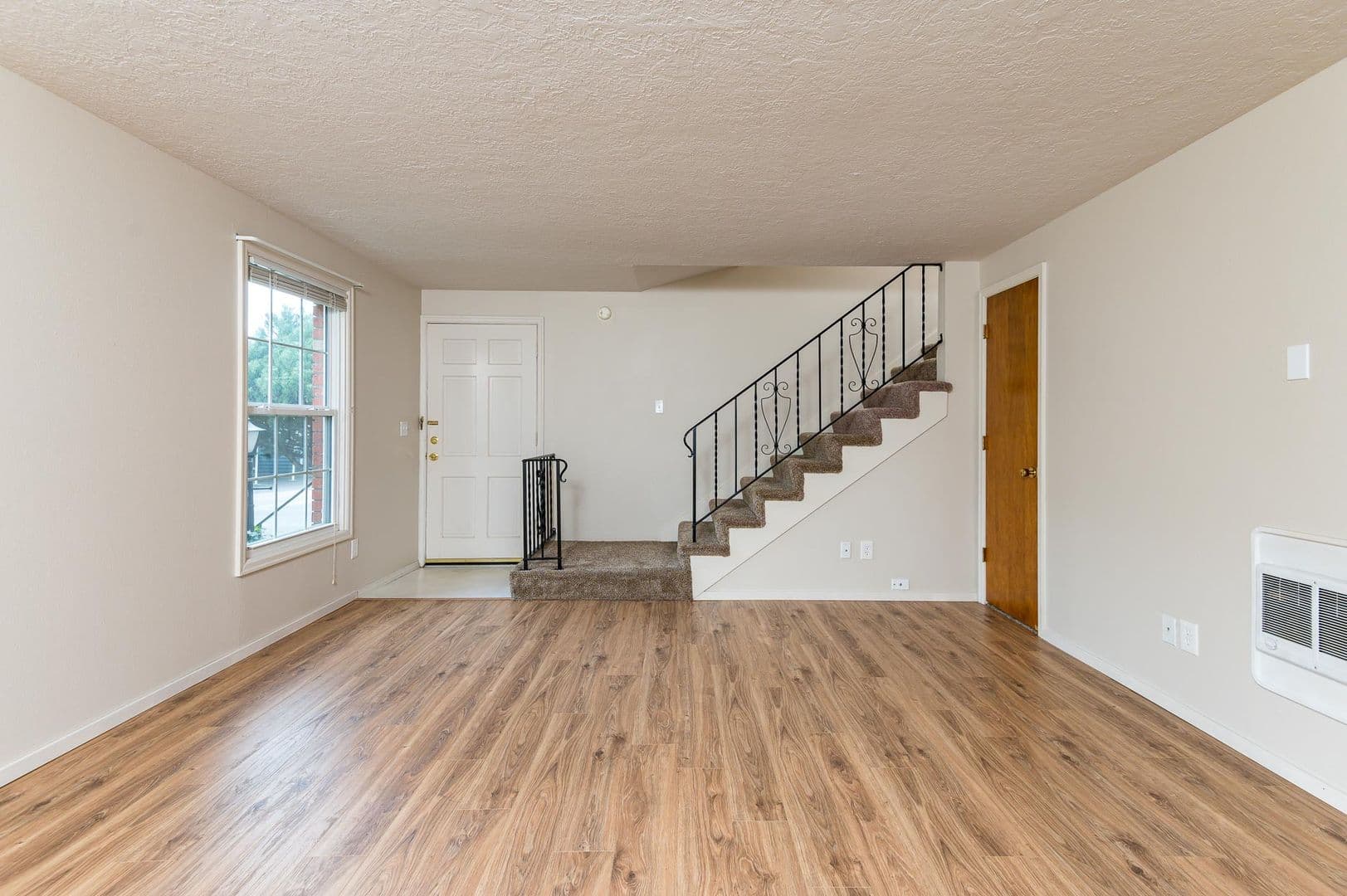 Gresham Apartment: 890 NW Division