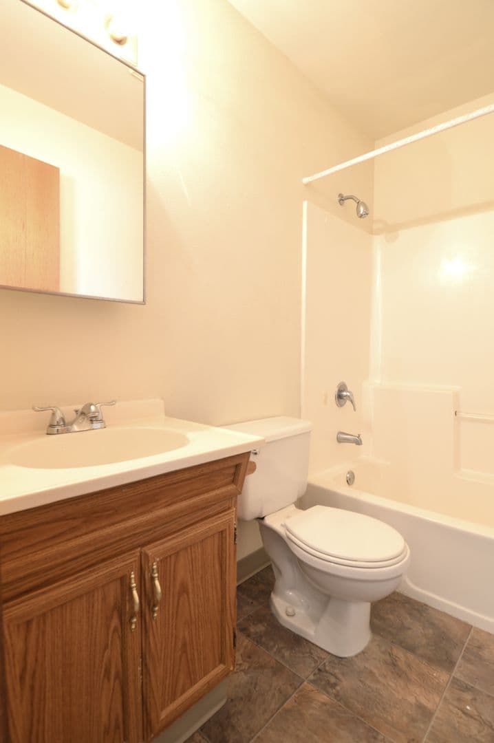 Portland Apartment: 12231-12233 SE Steele
