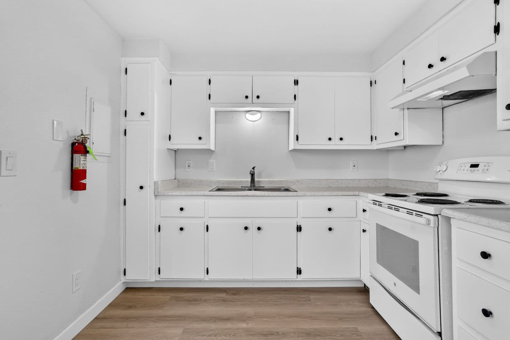Sandy Apartment: 17170 Beers Ave