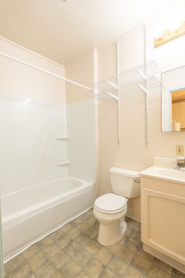 Portland Apartment: 7202-7204 NE Glisan