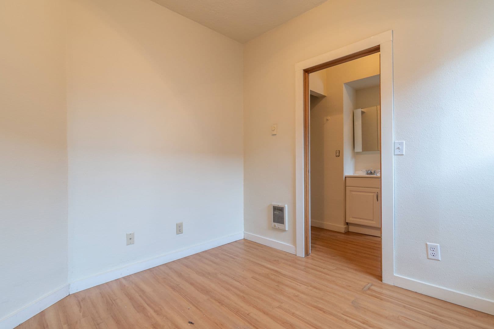 Portland Apartment: 6020 NE Glisan