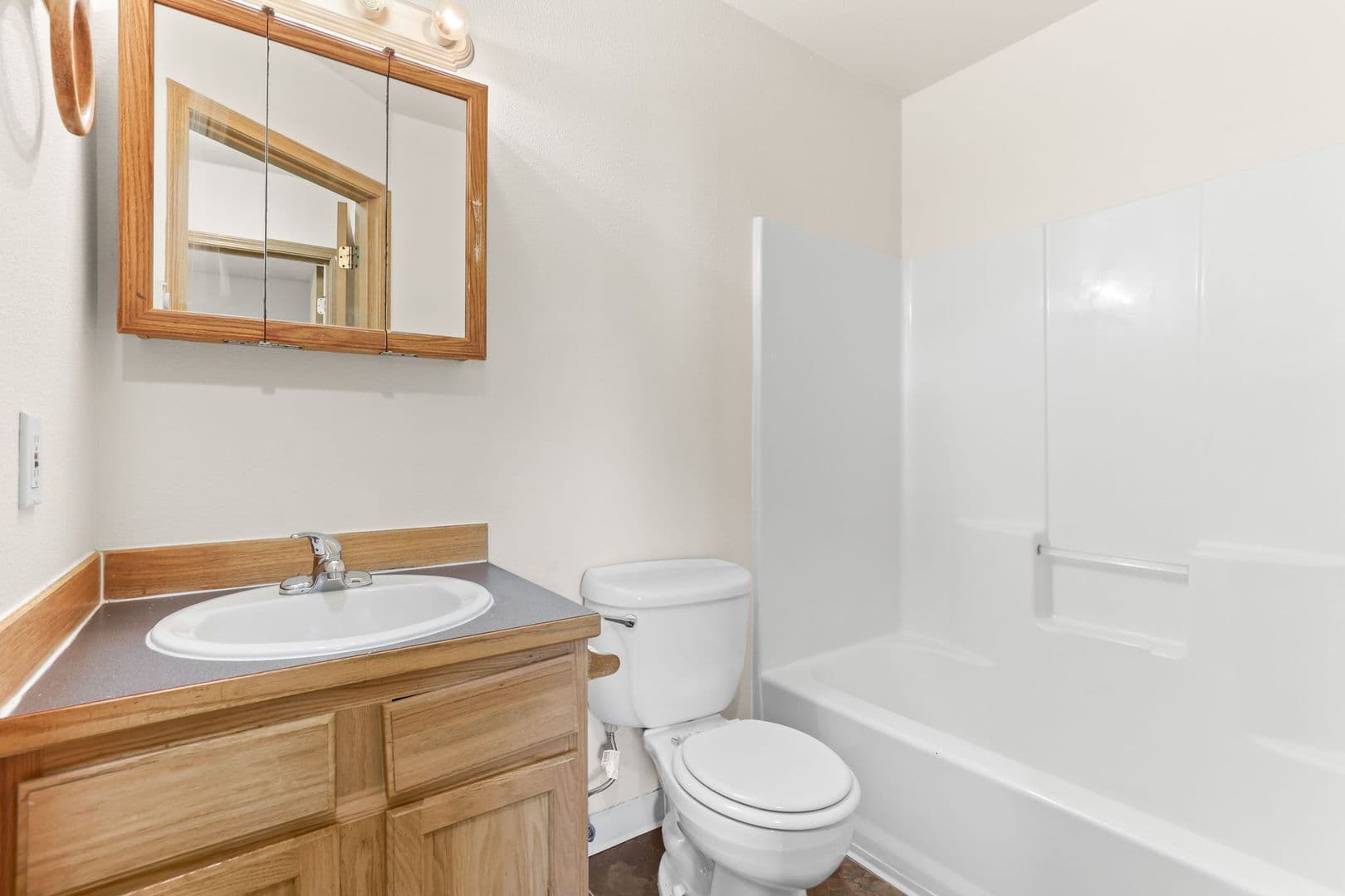 Portland Apartment: 2020 NE Rodney