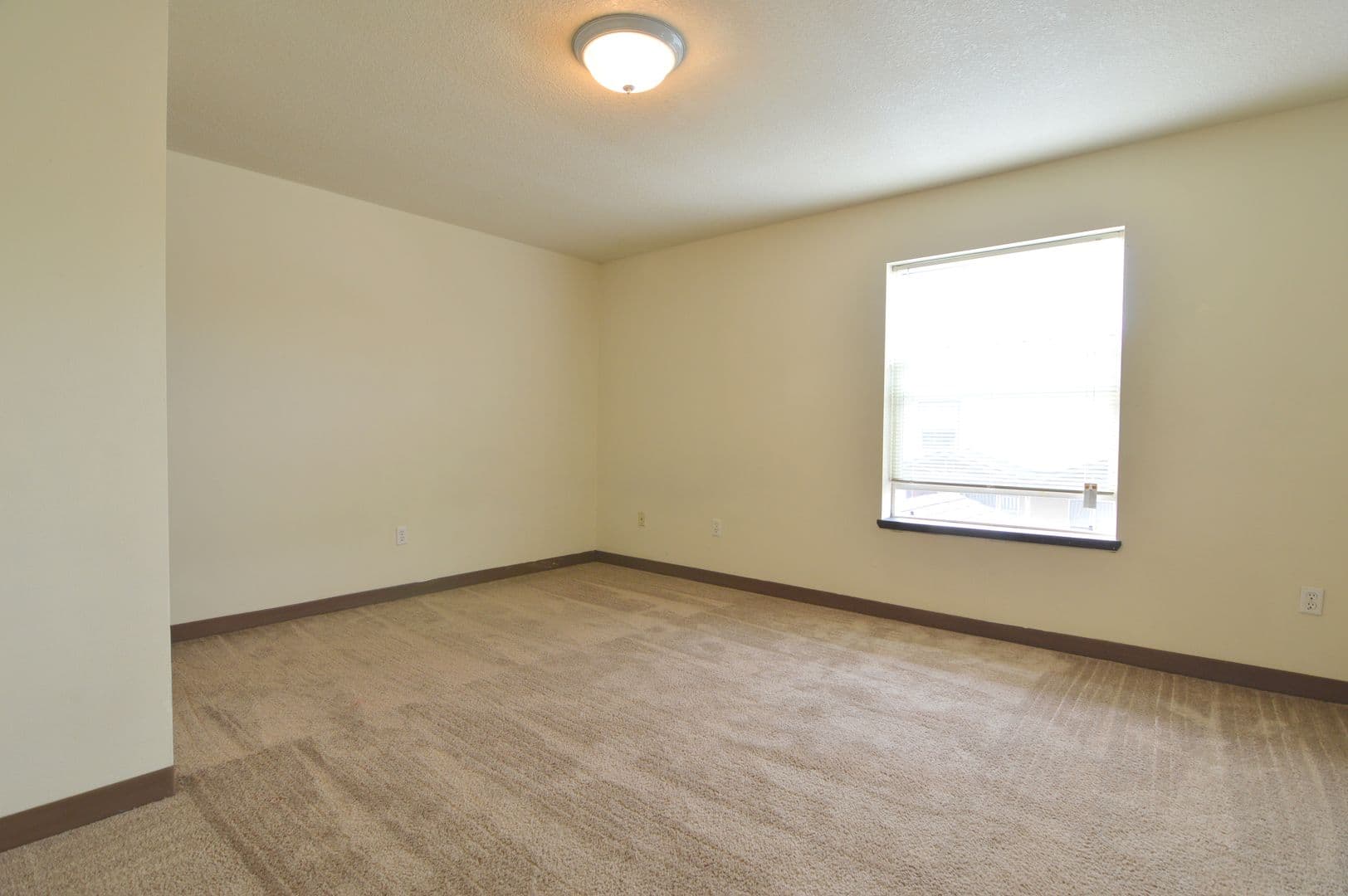 Portland Apartment: 12231-12233 SE Steele