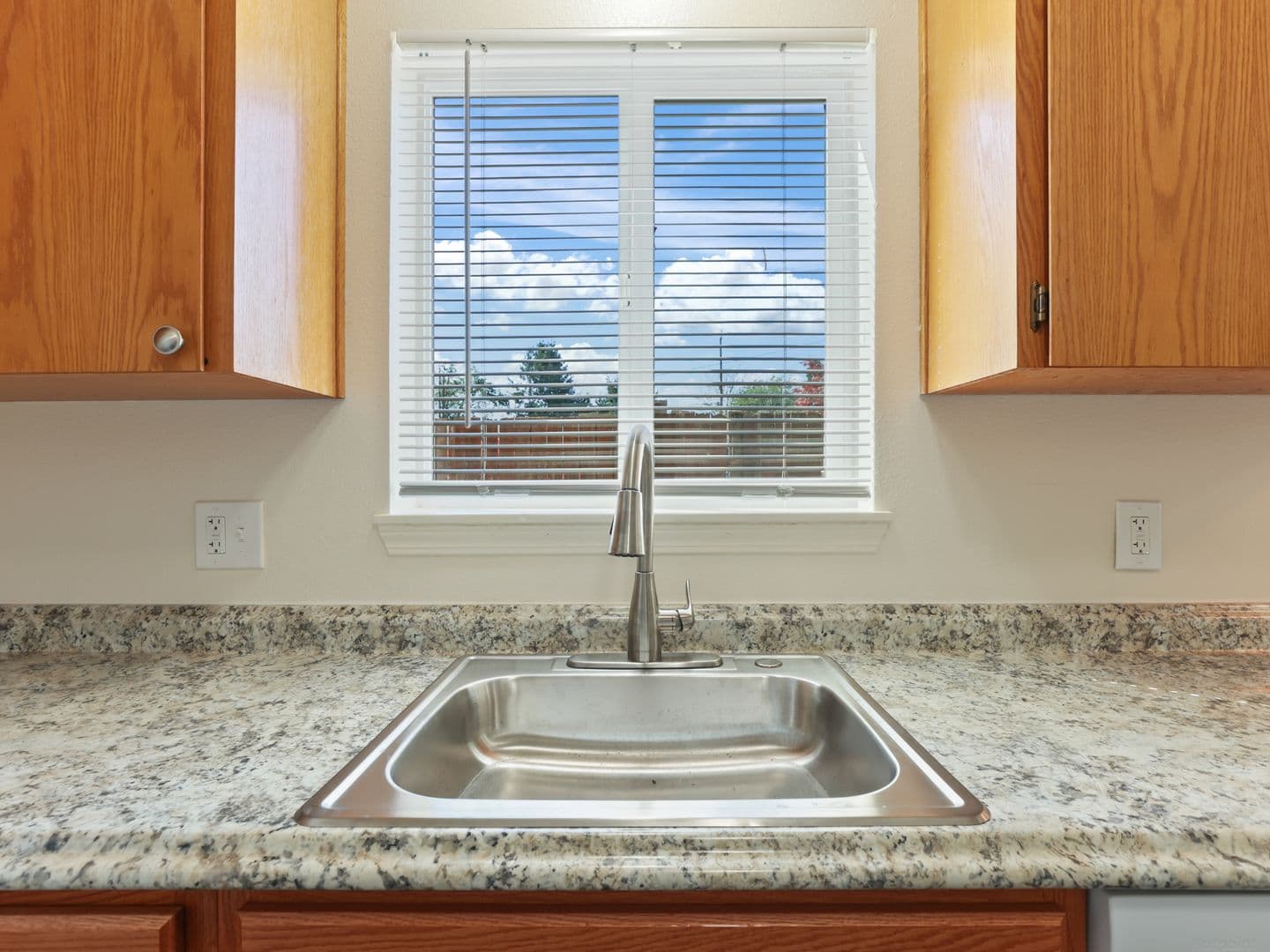 Portland Apartment: 13024 SE Tessa St