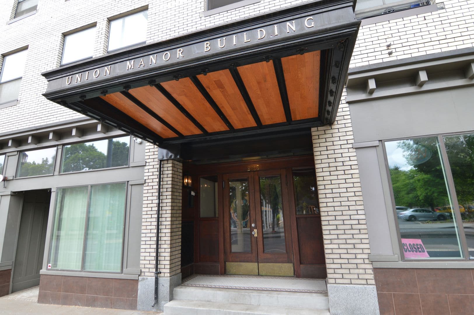 PORTLAND Apartment: 2401 NE MLK JR BLVD