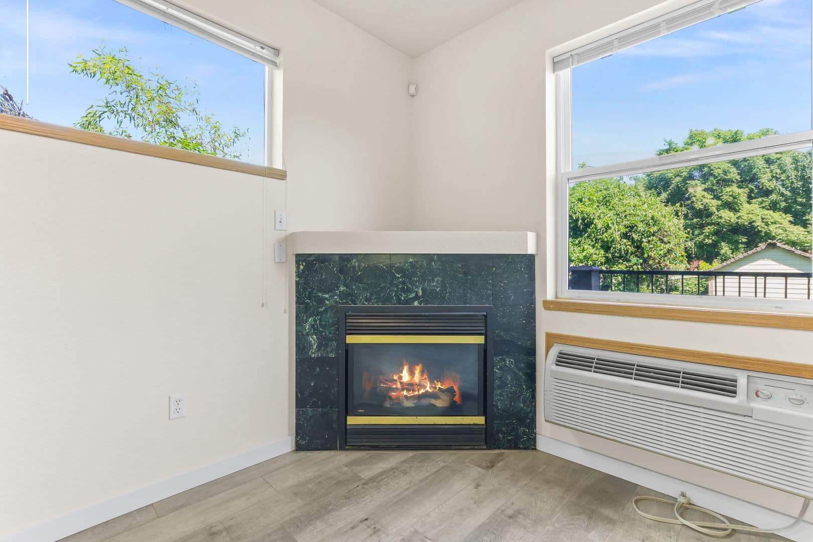 Portland Apartment: 2020 NE Rodney